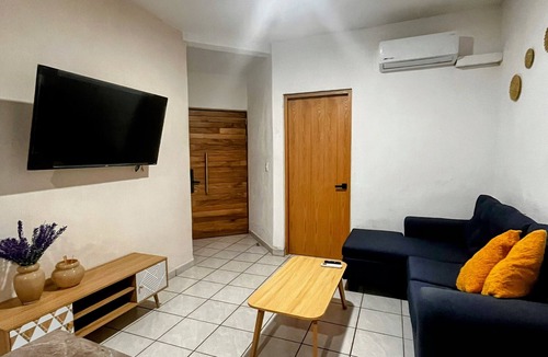 Colima House | Air-conditioned house, electric gate, covered garage, lovingly decorated.