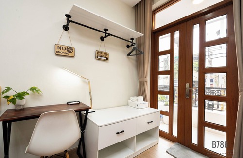Tan Binh Apartment | Airport Balcony Apartment - Pet-Friendly Studio