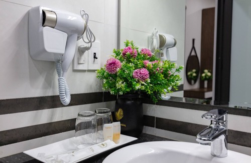Soc Son Hotel | Airport Classic Hotel & Travel