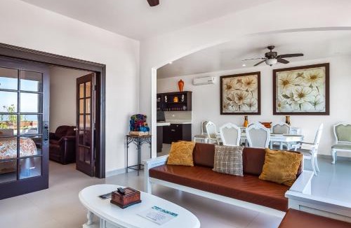 La Paloma House | Airy, Beach-View Dog-Friendly Villa with Patio, Outdoor Pool, Streaming, AC