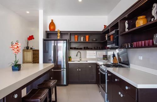La Paloma House | Airy, Beach-View Dog-Friendly Villa with Patio, Outdoor Pool, Streaming, AC