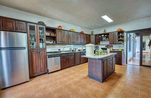 Santa Catarina Barahona Villa | Airy & Spacious 6/3 for Families near Antigua Gated Community w/big green areas