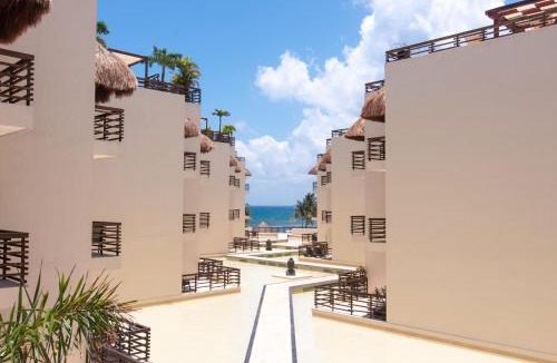 Downtown House | Aldea Thai Tropical Oasis Steps to the Beach