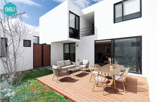 El Marques House | Alice House