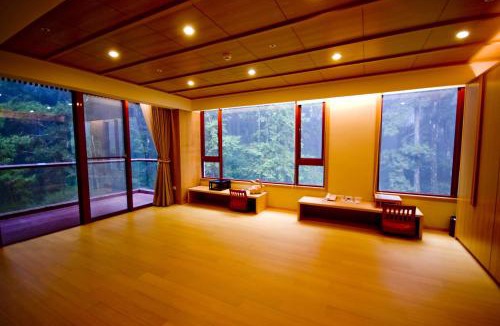 Zhongzheng Hotel | Alishan Hotel