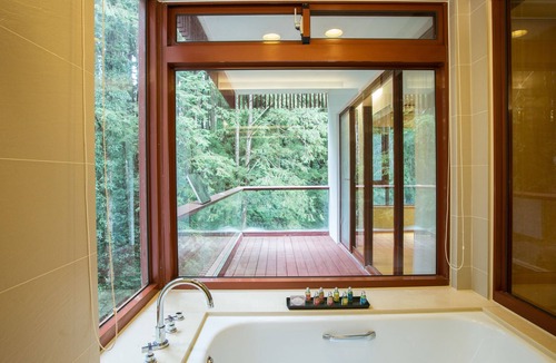 Zhongzheng Hotel | Alishan House