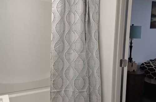 Oak Grove Apartment | All One Level Studio-Oak Grove