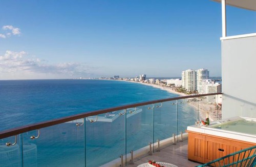 Punta Cancun Resort | Altitude at Krystal Grand Cancun - All Inclusive