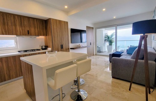 Las Glorias Apartment | Amazing Beachfront 1BR/2Bath Breakfast
