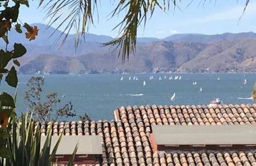 Valle de Bravo House | Amazing house in the magical town of Valle de Bravo overlooking the lake