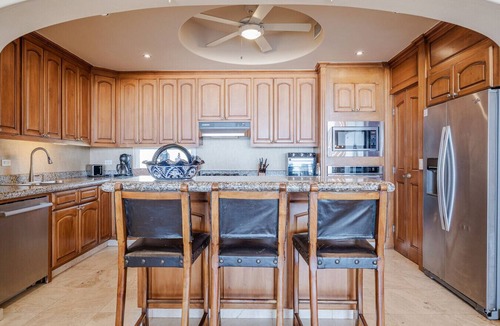 Zona Hotelera Condo | Amazing Las Mananitas 3503 Amenities and Location