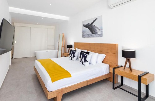 Flamingos Apartment | Amazing &Totally New! Aria Ocean Condo 306 by Kivoya