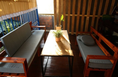 Hue City Centre Bed & Breakfast | An Homestay Hue - Train station walking