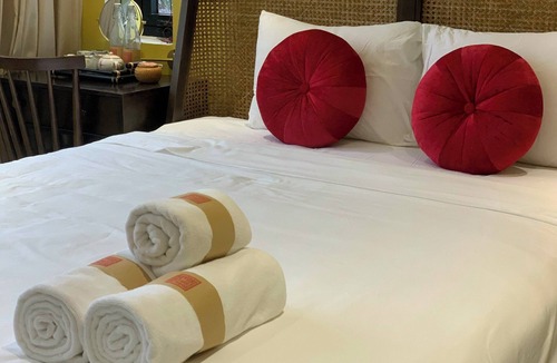 Hoi An Hotel | Ancient and modern decoration, room overlooking Thu Bon river. Enjoy your time