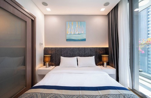 Hang Xanh Apartment | ANGIA Landmark 81 Royal Residence
