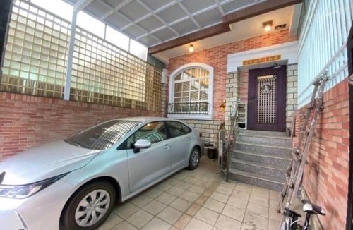 West District House | AoA旅宿（客廳採共享，訂滿三間即包棟）
