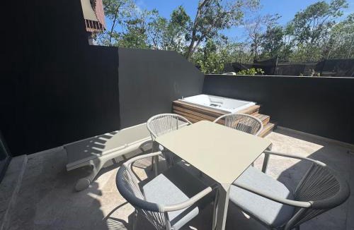 Playa Paraiso Apartment | Apartamento de lujo en Amira Distrct Zona Hotelera Tulum Jacuzzi