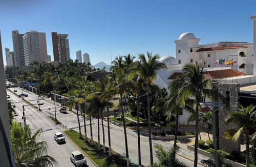 Lomas de Mazatlan Apartment | Apartment with 2 bedrooms. AC, Pool and beach nearby in Mazatlan's Golden Zone