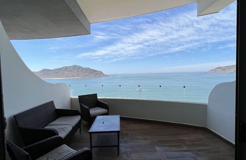 Zona Dorada Apartment | Apartment with ocean view and private access to the beach