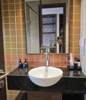 Suoi Nuoc Beach Apartment | Apec Mandala Sea View Bathtub by MLT
