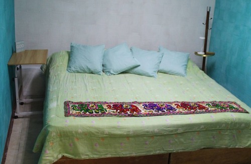Ixtacalco Bed & Breakfast | Aquí Comes Rico Airport Hostel 2-bedroom bed & breakfast in vibrant México City