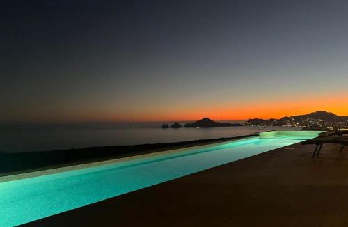 Los Cabos Apartment | Arch View Luxury Condo with Heated Rooftop Pool and Jacuzzi