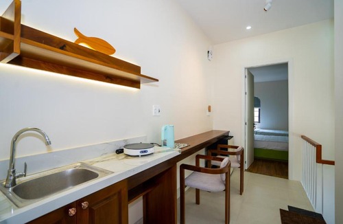 Huong Thuy Hotel | AT Homestay Huế