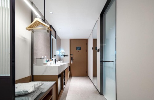 Urumqi City Centre Hotel | Atour Hotel People Square in Urumqi International Bazaar