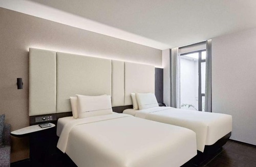 Pudong Hotel | Atour Hotel Shanghai Xuhui Longhua Riverside Plaza