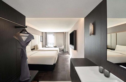 Pudong Hotel | Atour Hotel Shanghai Xuhui Longhua Riverside Plaza