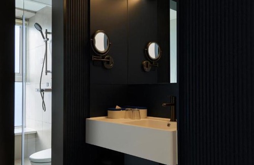 Xuanwu Hotel | Atour Light Hotel Beijing West Station Liuliqu East Metro Station