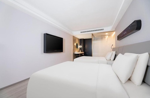 Ganjingzi Hotel | Atour X Hotel Dalian Huanan Plaza Huadong Road