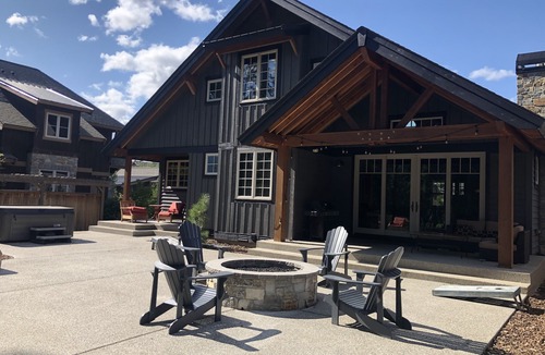 Cle Elum House | August weekend specials! Golf Course home with hot tub and fire pit!