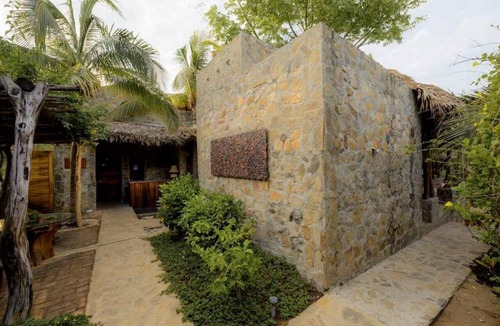 Santa Maria Tonameca House | AUREMA a Quiet Nature Retreat in Agua Blanca, Oaxaca. AC Rustic design Pool