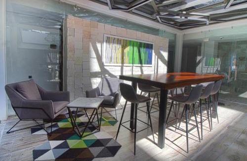 Emiliano Zapata House | Avida - Stunning Rooftop Pool and Jacuzzi