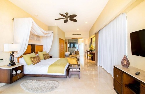 South Shore Hotel Area Resort | Award Winning 2-BR Panoramic View at Garza Blanca 5-Star Resort W/Jacuzzi