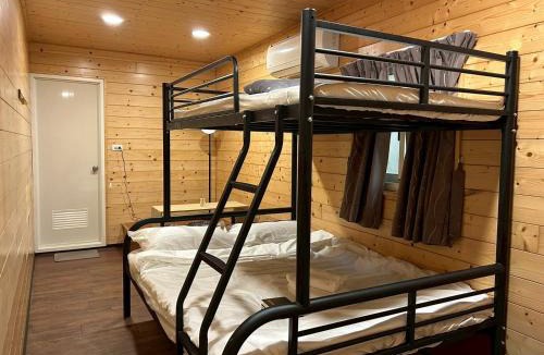 White Sand Beach House | B&B American Style cabin 5 minutes from the sea