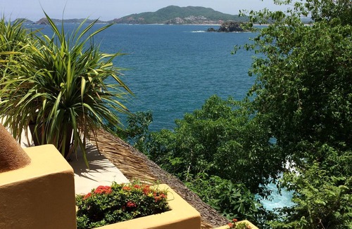 Ixtapa Condo | Bask in mesmerizing 180º ocean views and relax in this tasteful 2 story condo