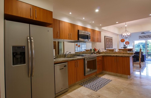 Emiliano Zapata Condo | Bay View condo - steps to Beach, Malecon, Shops and Restaurants