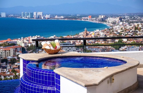 Amapas Villa | BAY VIEWS, HILLSIDE LUXURY VILLA