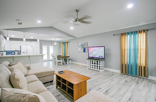 South Padre Island House | Beach and Pool time! Family- Friendly, Short Walk to Beach and Entertainment