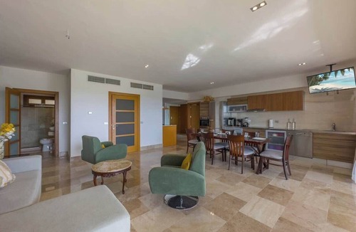 Playa Mujeres Apartment | Beach Escape | 2BR | Pool & Premium Amenities