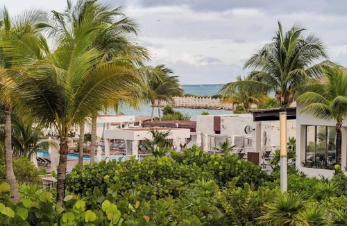 Playa Mujeres Apartment | Beach Front Luxury 4 BDRM Heated Pool WiFi