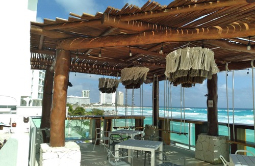 Punta Cancun Apartment | Beachfront 1 bedroom club zone condo in resort with 2 pools