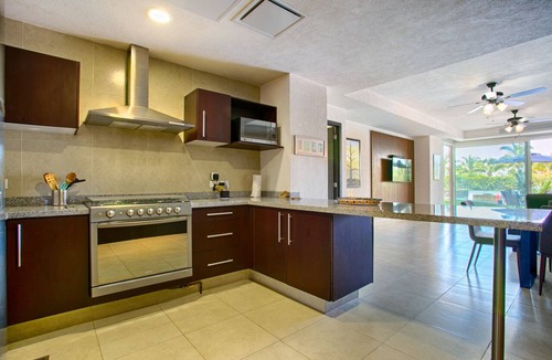 South Hotel Zone Condo | Beachfront 2BR | Accessible, Pool & Hot Tub