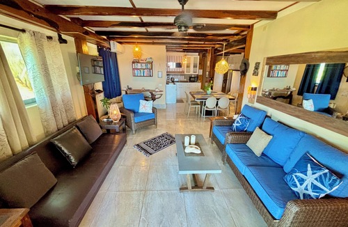 Playa del Secreto Apartment | Beachfront 3 Bdrs with Private Pool & Beach, Chef, staff, Kayaks, Wi-Fi