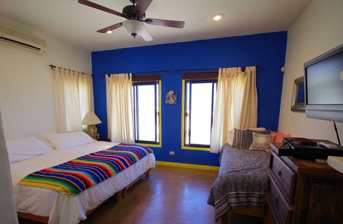 El Sargento Villa | Beachfront 6 bdr-directly