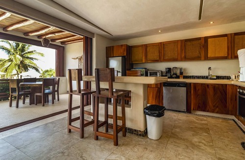 Zihuatanejo Apartment | Beachfront apartment