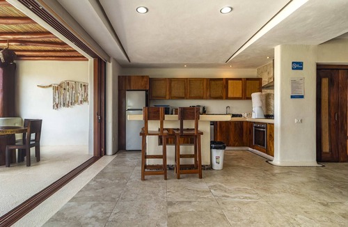 Zihuatanejo Apartment | Beachfront apartment