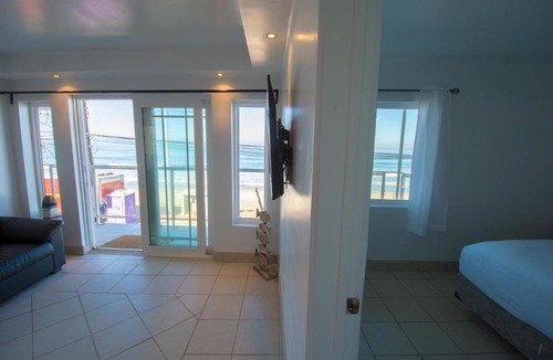 Costa Apartment | BEACHFRONT Breath taking 1 Bedroom Apt